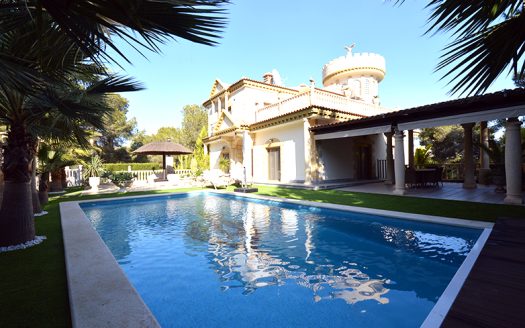 7 Bed, 5 Bath Villa For Sale in Campoamor, Orihuela Costa