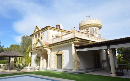 7 Bed, 5 Bath Villa For Sale in Campoamor, Orihuela Costa